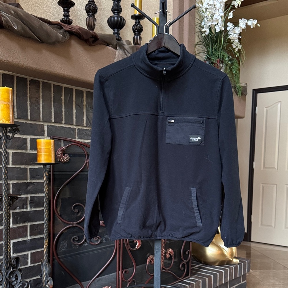 Abercrombie Kids Black Pullover size 13/14